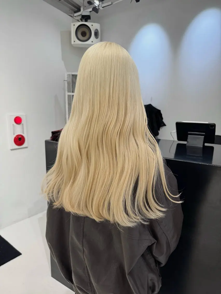 ロング カラー ヘアアレンジ ブリーチ ブロンド ホワイトブロンド ヘアカラー トリートメント 艶ハイトーン/ヘア アレンジAYAKAのヘアスタイル