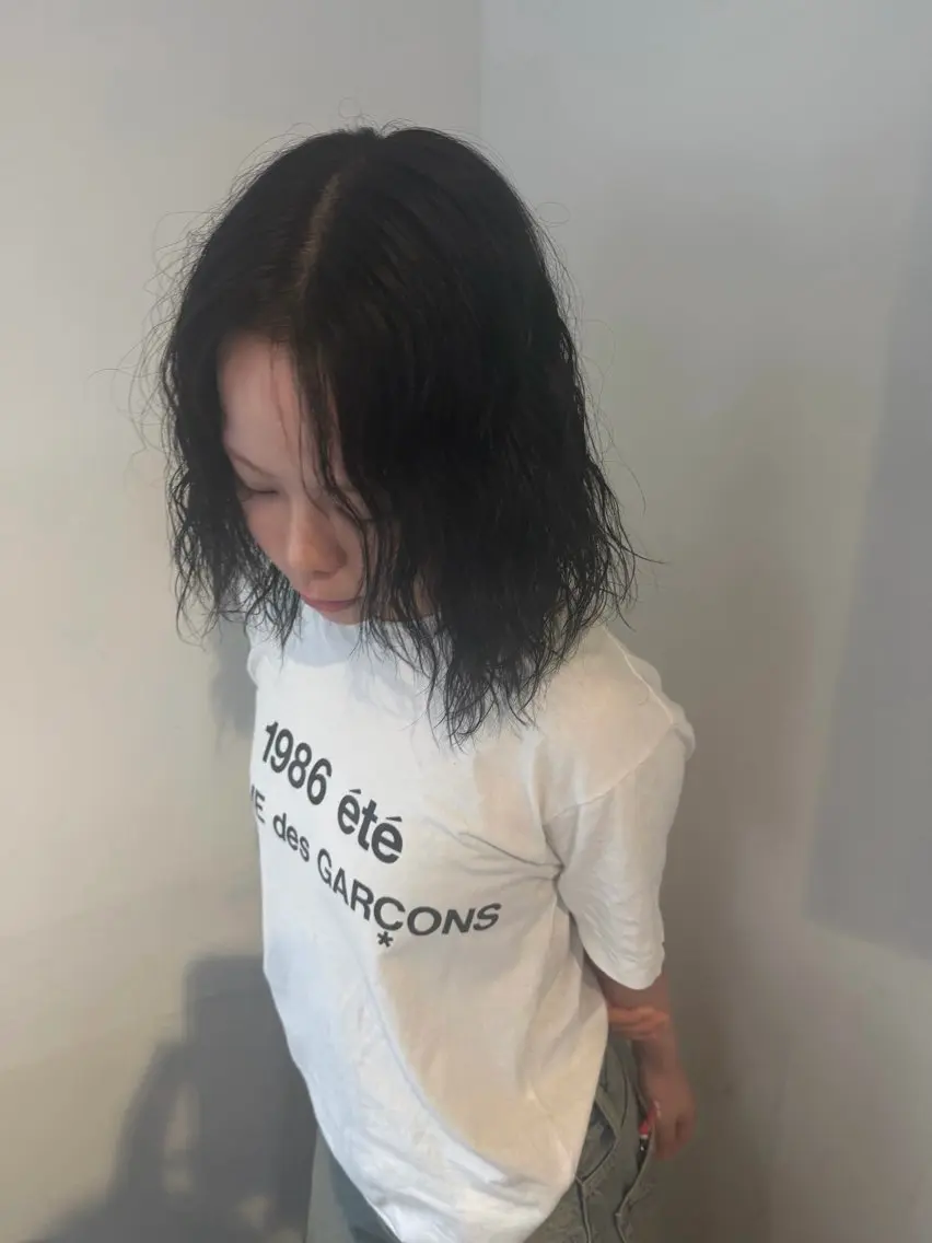 カラー 黒髪 benji amiのヘアスタイル