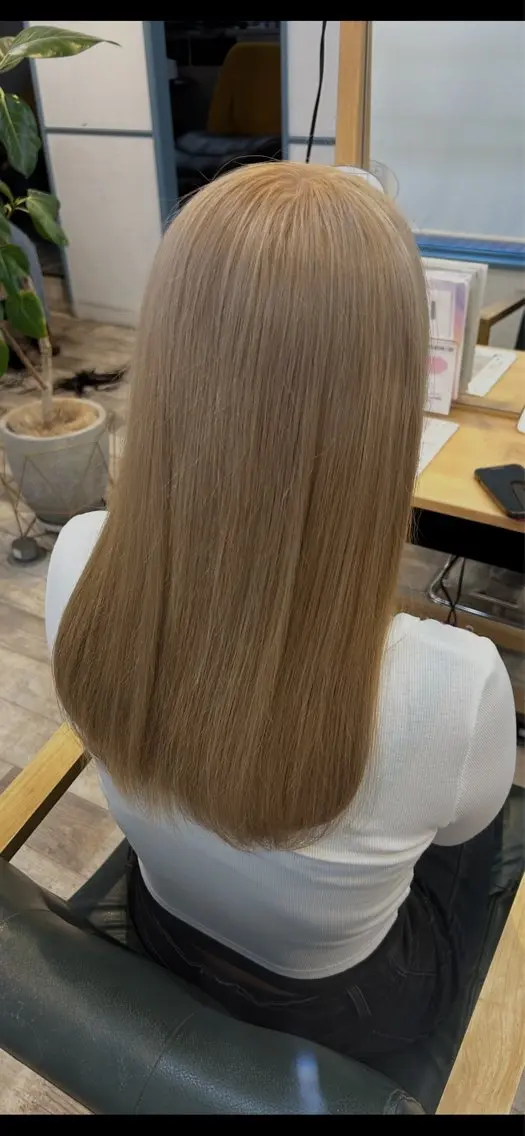 カラー ベージュカラー ブリーチ ヘアカラー 青木 優雅のヘアスタイル