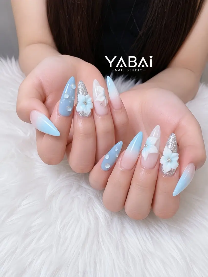 ネイル ブルー フラワーネイル キラキラネイル 韓国ネイル ラメ(グリッター) YABAI NailStudioのネイルデザイン