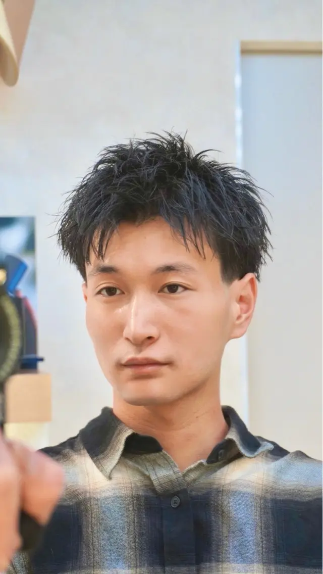 ショート メンズ メンズブリーチ センターパート フェードカット フェザーパーマ カルマパーマ カット ヘアセット HIKARI メンズ満足度No.1のヘアスタイル