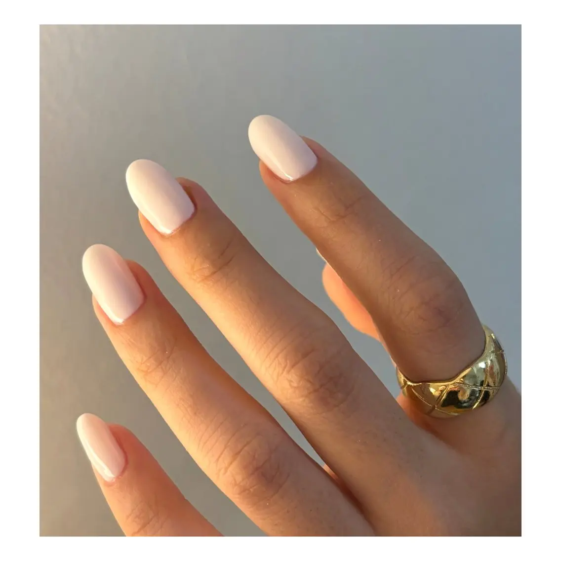 ネイル ゴールド ピンク ホワイト ハンドネイル Elio 国泰寺のネイルデザイン