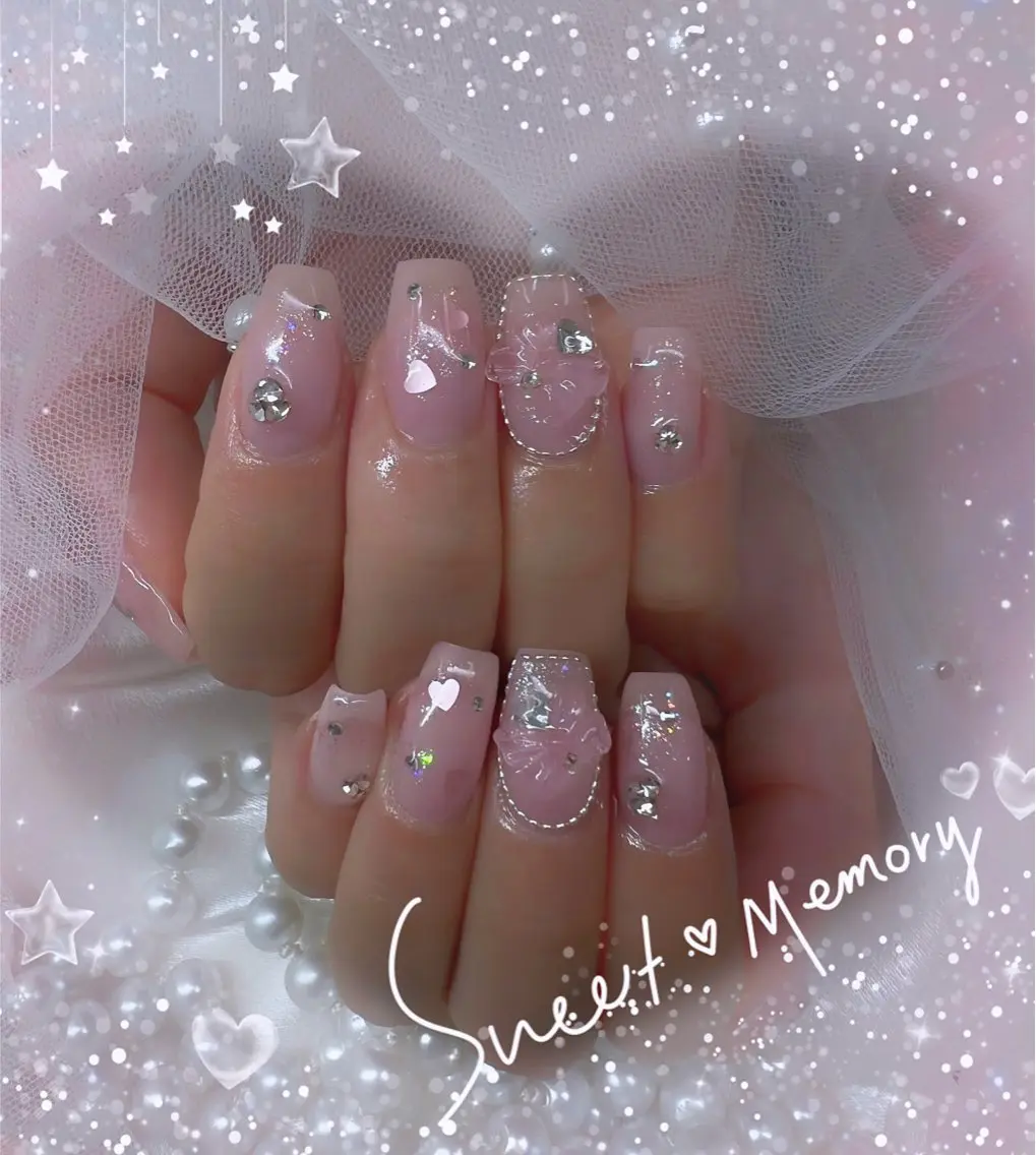 ネイル チークネイル フレンチネイル ガーリー ガラスフレンチ グラデーション ハンドネイル ハンドケア Chill Nailsalonのネイルデザイン