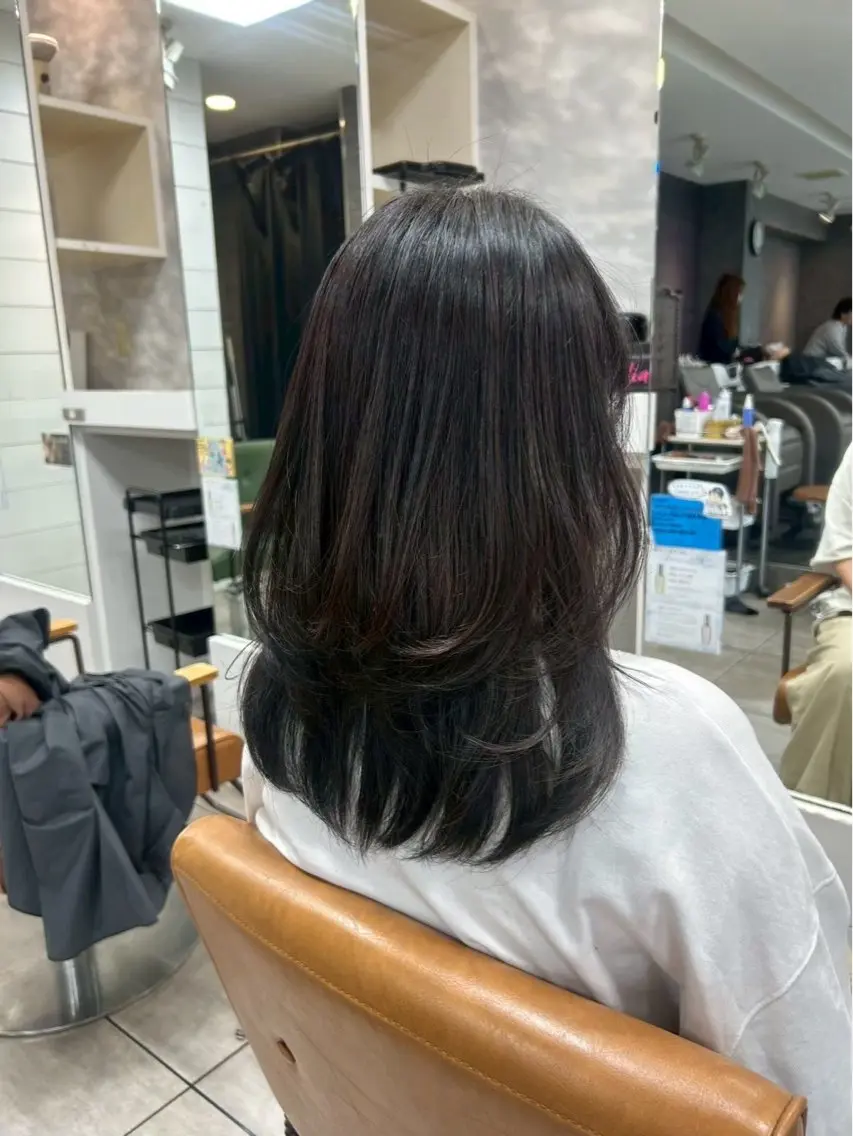 セミロング カラー ヘアカラー 西岡 英菜のヘアスタイル