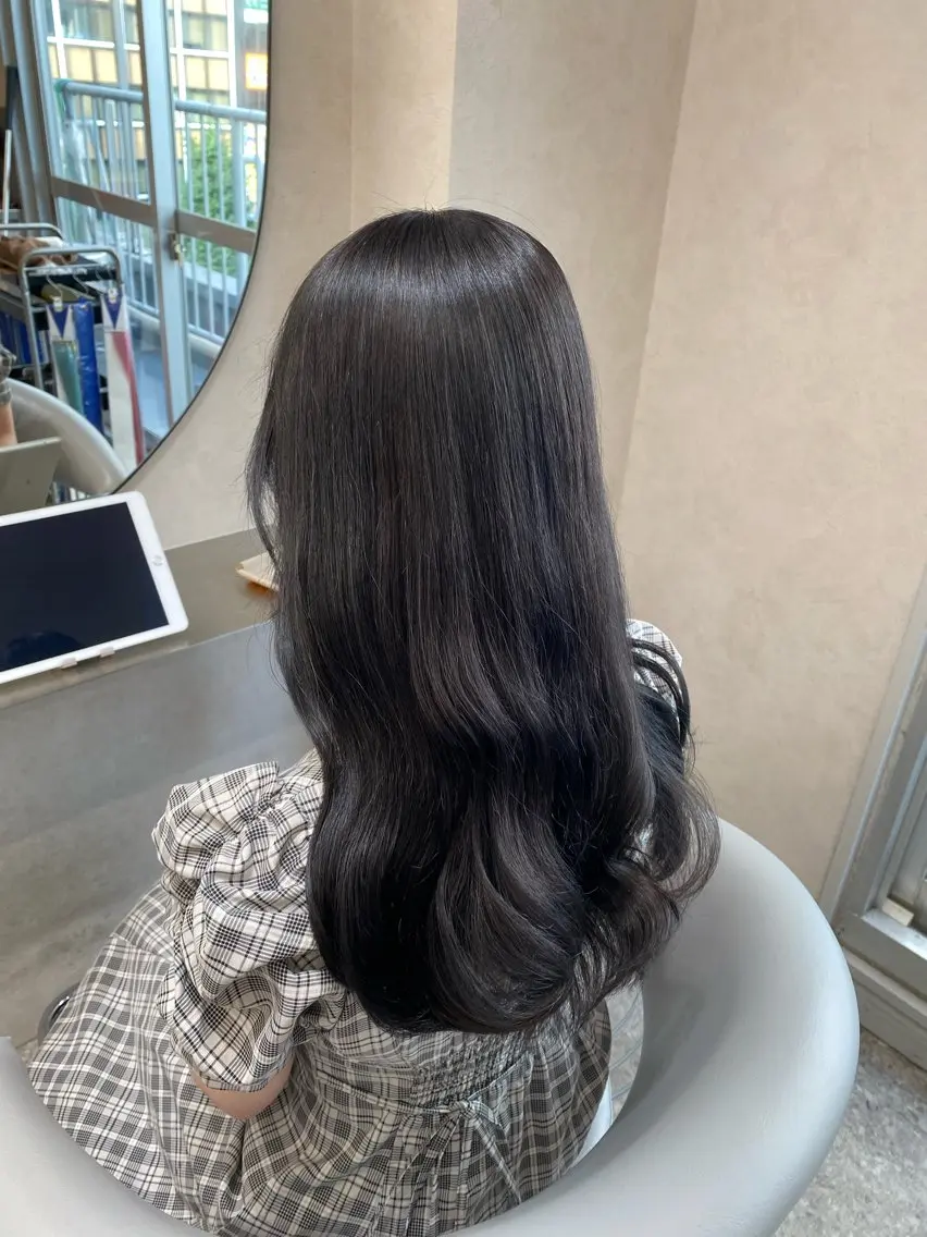ロング カラー ヘアアレンジ なな 顔周りカット/ 透明感カラーのヘアスタイル