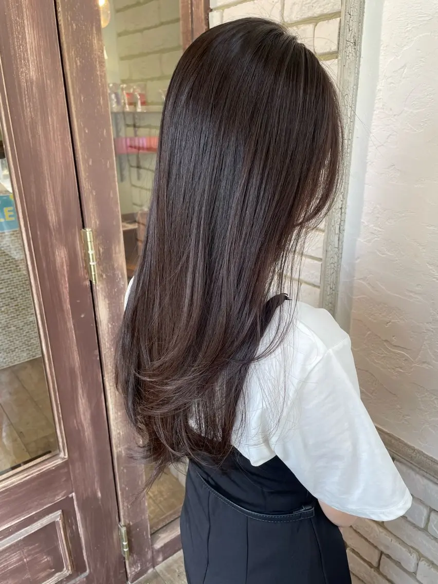 ロング 色落ちまで可愛い🩷 透明感🩵安江理緒のヘアスタイル