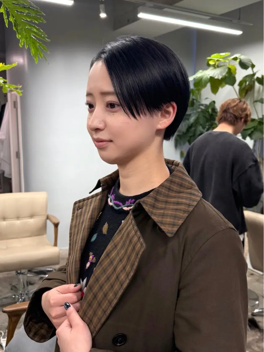 ショート カラー 黒髪 ブリーチ ブルーカラー ブルーブラック ショートヘア U-fuショート 伊藤拓海のヘアスタイル