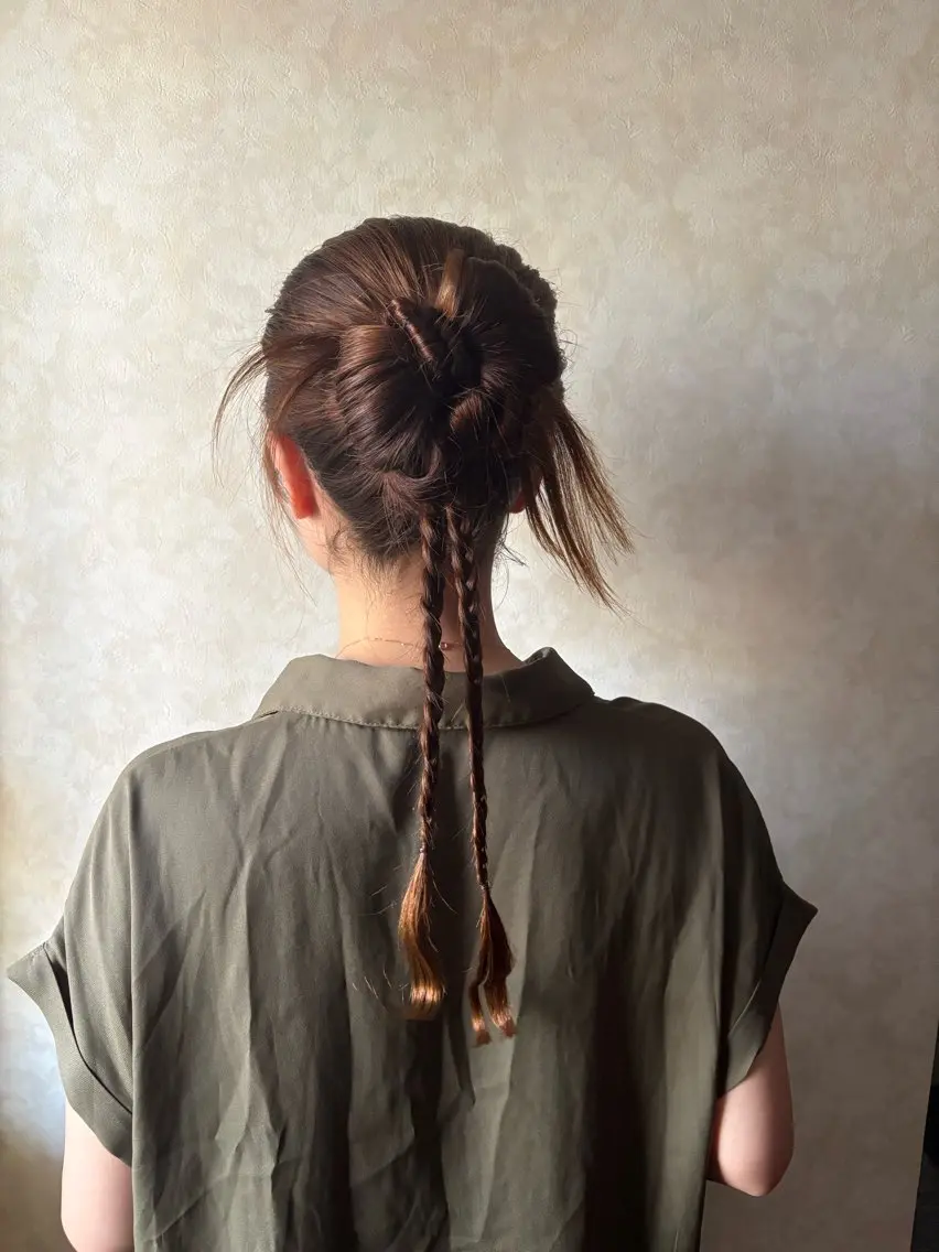ヘアアレンジ 関 明日花のヘアスタイル