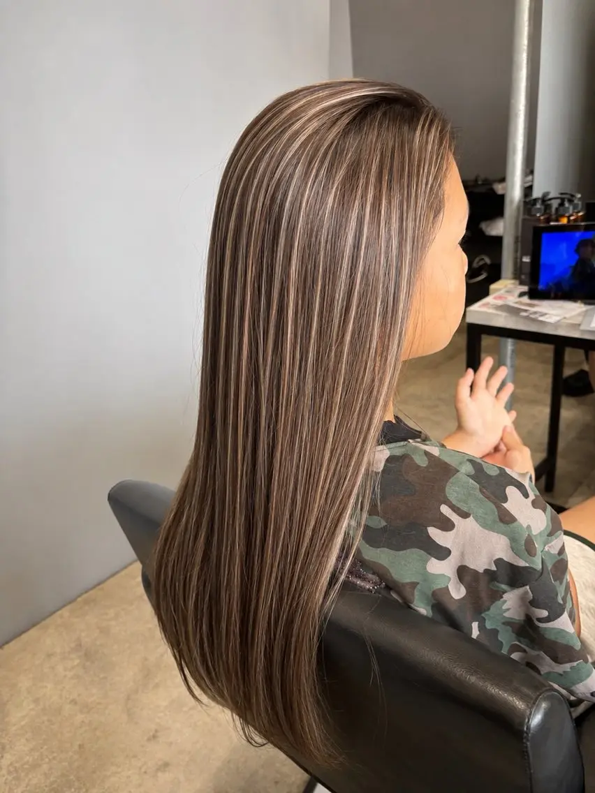 ロング ハイライト ✂︎GLITTER ✂︎Yuu✂︎のヘアスタイル
