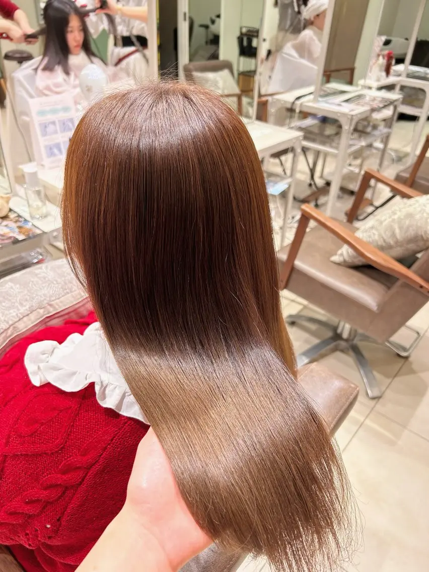 カラー momo🍑/顔周り カット指名No.1のヘアスタイル