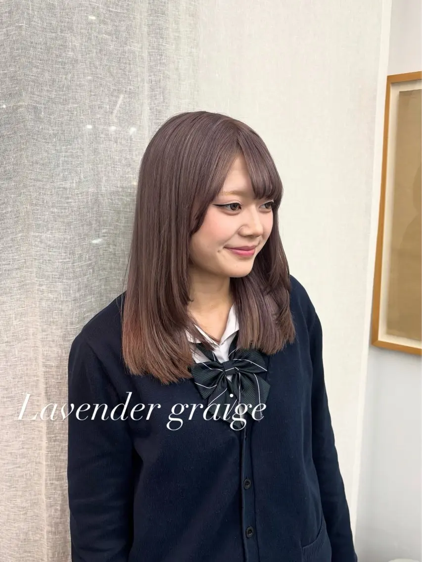 セミロング カラー ブリーチ ケアブリーチ グレージュ ラベンダーカラー ラベンダーグレージュ 【ヤマザキアヤメ】 艶カラー/縮毛矯正のヘアスタイル