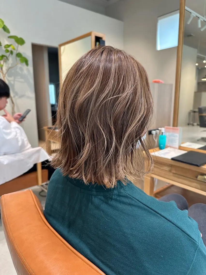 ミディアム カラー 切りっぱなしボブ ベージュカラー ハイライトカラー ボブ ハイライト ヘアカラー 永野真也 透明感カラー🪞のヘアスタイル