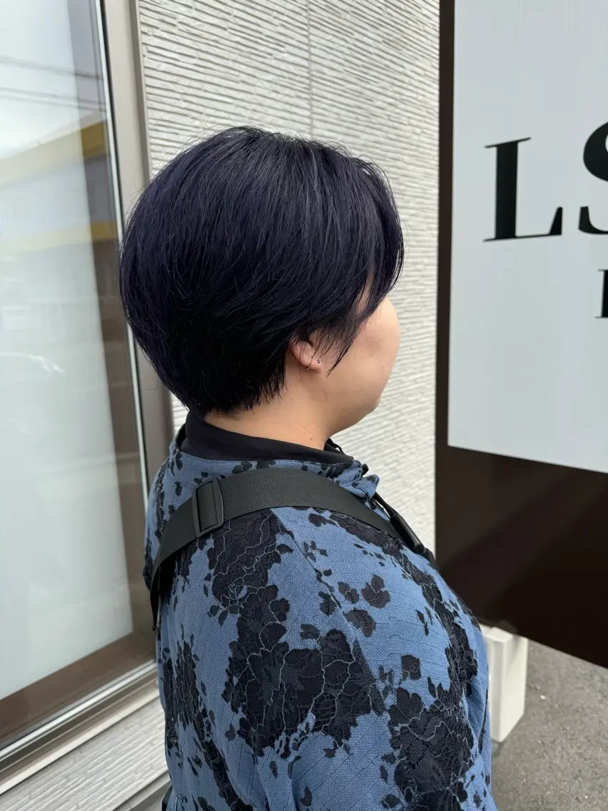 ショート カラー ブリーチ ラベンダーカラー ネイビーカラー ショートヘア カット ヘアカラー トリートメント 石井 大空のヘアスタイル