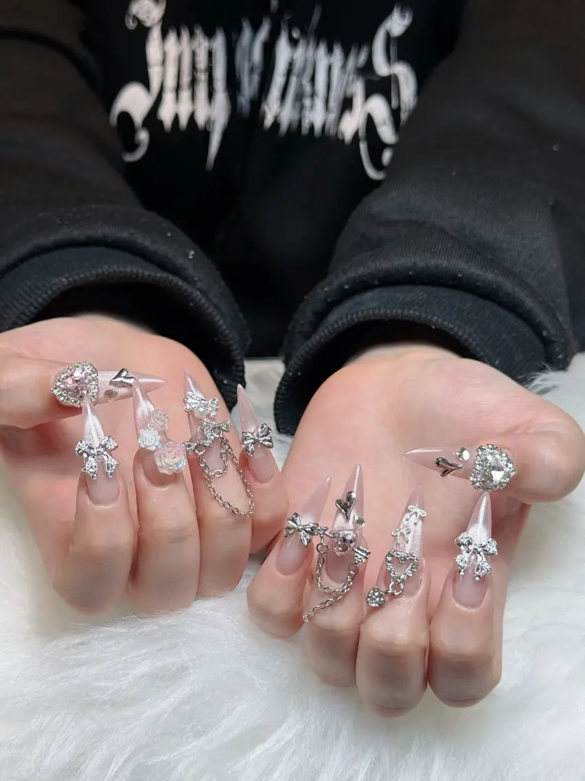 ネイル チークネイル ドット フレンチネイル グラデーション ハート ハンドネイル Julli NailStudioのネイルデザイン