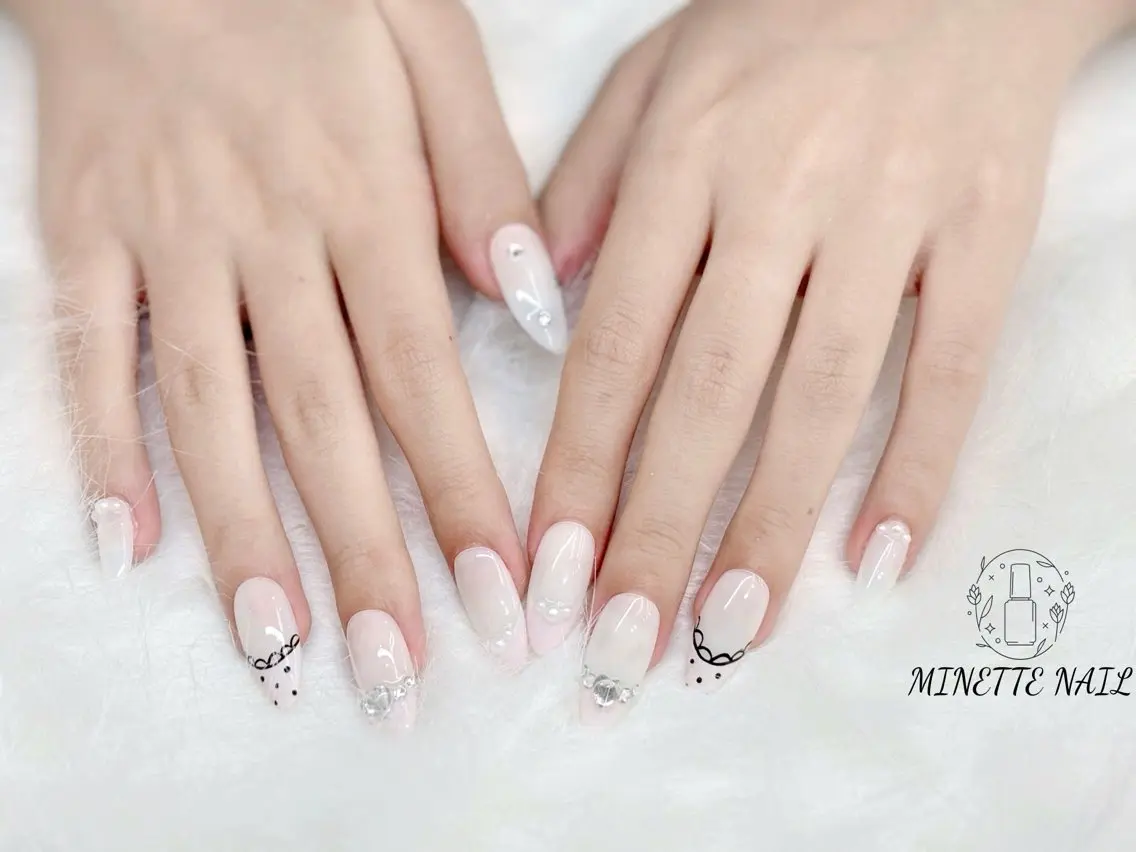 ネイル フレンチネイル ジェルネイル マグネットネイル 持ち込み ニュアンスネイル Minette Nailのネイルデザイン