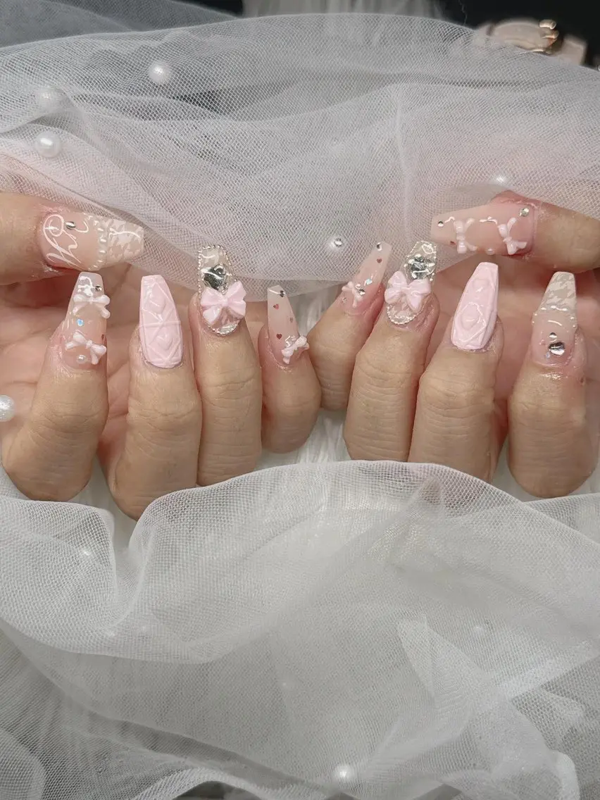 ネイル 長さ出し グラデーション 卒業式 キラキラネイル マグネットネイル Lee Nailsのネイルデザイン