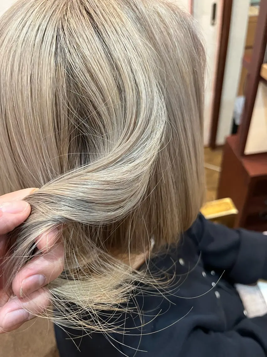 ショート カラー ブリーチ ケアブリーチ ヘアカラー トリートメント 大人女子&髪改善専門 Nobuフリーランスのヘアスタイル