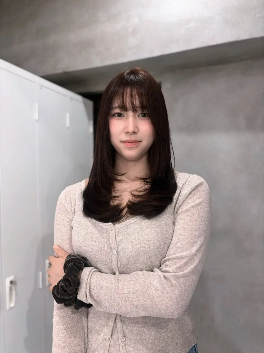 ミディアム カット ヘアカラー Mizuki🩵韓国 風レイヤー/艶カラーのヘアスタイル