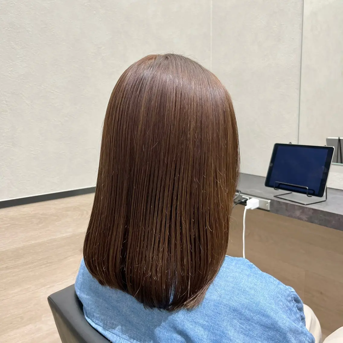 ミディアム カラー ブリーチ カット ヘアカラー トリートメント 有田裕真 【ブリーチカラー】のヘアスタイル