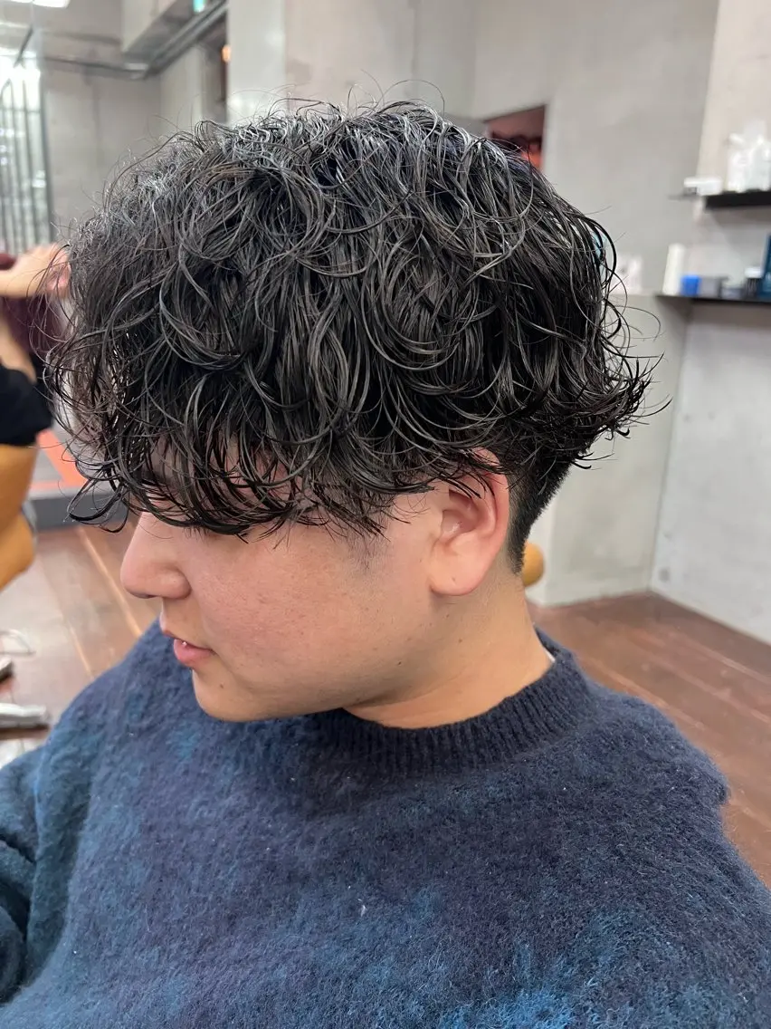 ミディアム パーマ メンズ ミディアムパーマ メンズパーマ 波巻きパーマ スパイラルパーマ カット パーマ メンズ特化美容師 /たけしのヘアスタイル