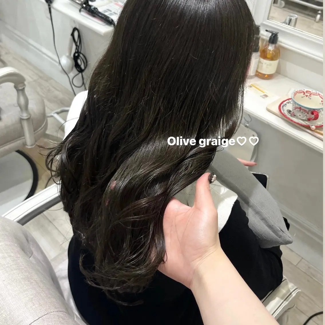 ロング カラー 透明感カラー ヘアカラー トリートメント ヘッドスパ 𝑴𝒊𝒌𝒖💝 透明感モテカラーのヘアスタイル