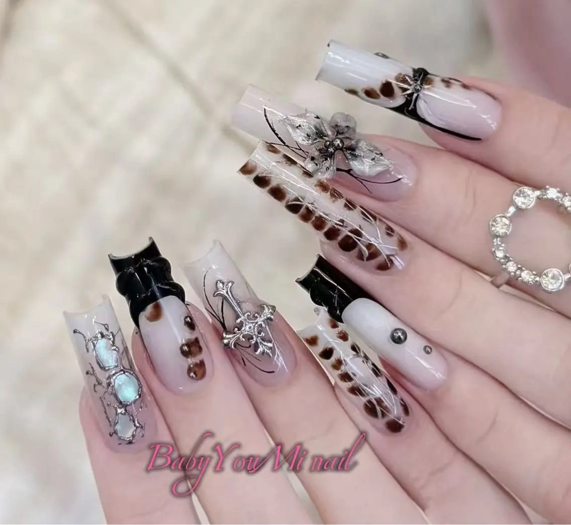 ネイル オーロラネイル フラワーネイル フットネイル フレンチネイル ジェルネイル ハンドネイル BabyYouMi nailのネイルデザイン