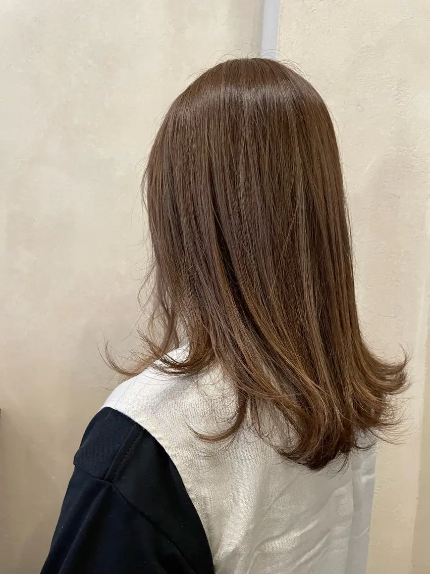 ロング ハイライト カット ヘアカラー roost 優のヘアスタイル