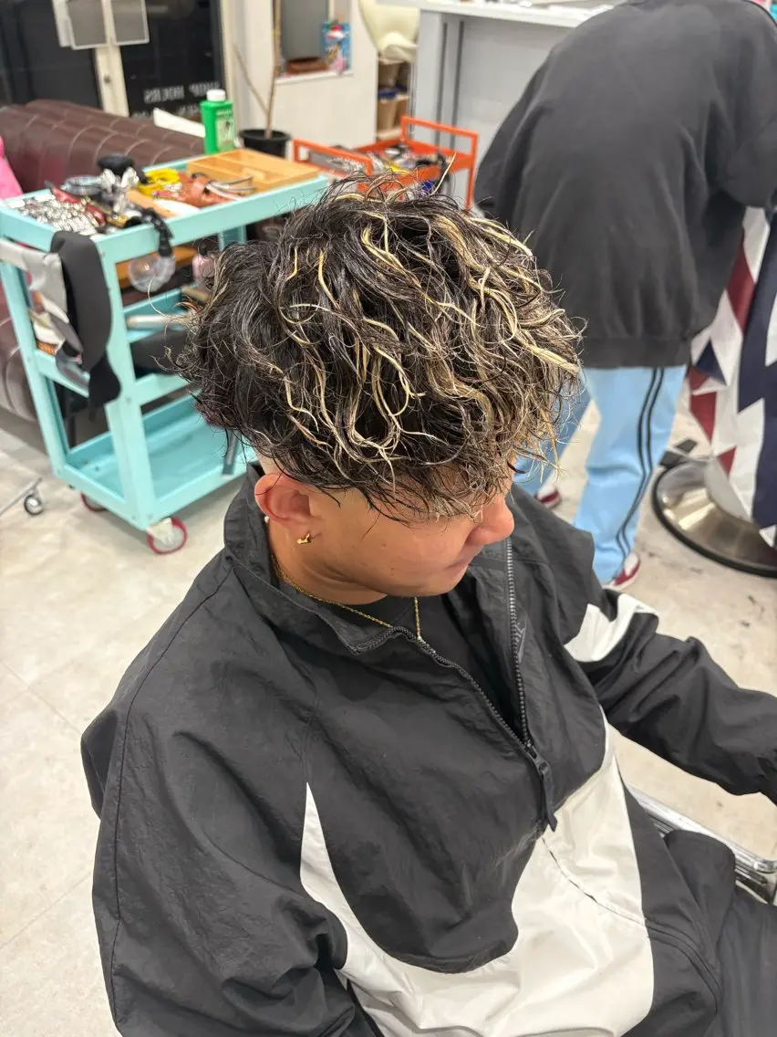 ショート パーマ メンズ 本間 颯太のヘアスタイル
