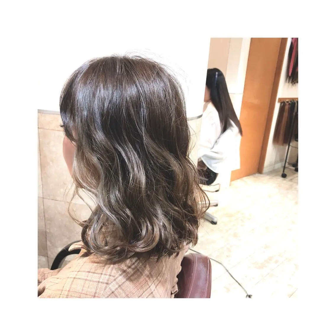ミディアム カラー ブリーチ インナーカラー 顔周りカット 100%髪質改善特化 TRUNSのヘアスタイル