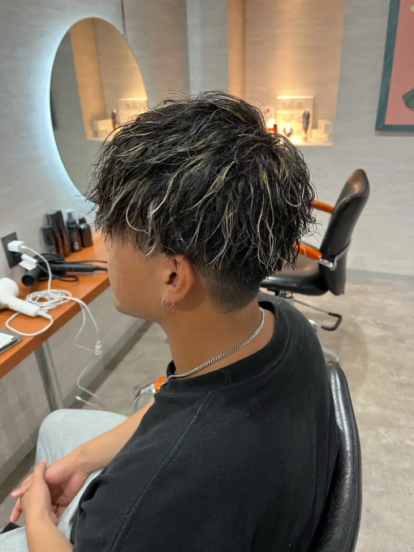 カラー メンズ メンズハイライト ハイライトカラー 前田 輝のヘアスタイル