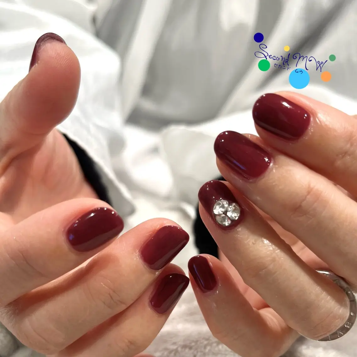 ネイル ボルドー ワンカラーネイル 赤色 シンプルネイル ストーンネイル ハンドネイル フットネイル SecondMW _nail 　川連のネイルデザイン