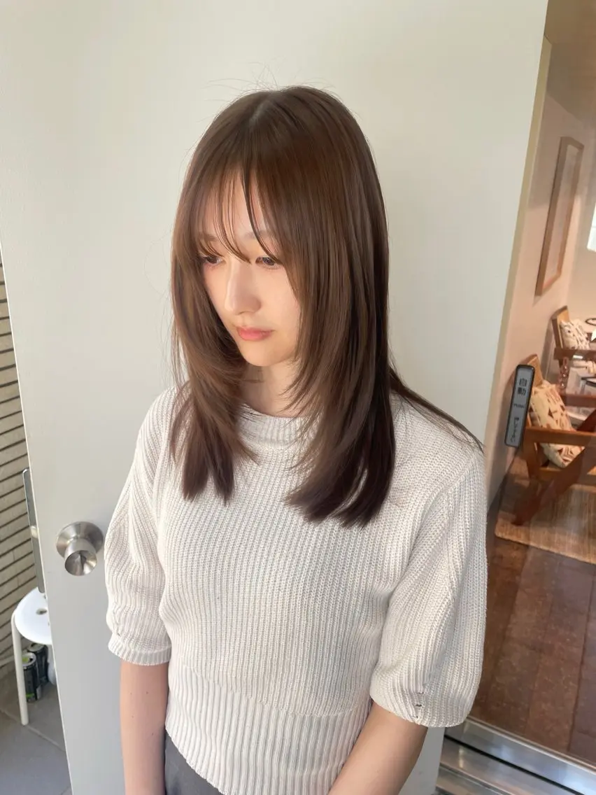 ミディアム カラー ベージュカラー オリーブベージュ 顔まわりレイヤー レイヤーカット 小顔カット カット ヘアカラー トリートメント レイヤーカット🎀 kanaのヘアスタイル