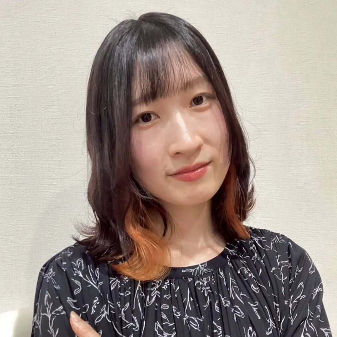 ミディアム ヘアカラー グラスヘアー石垣 渕 七海のヘアスタイル