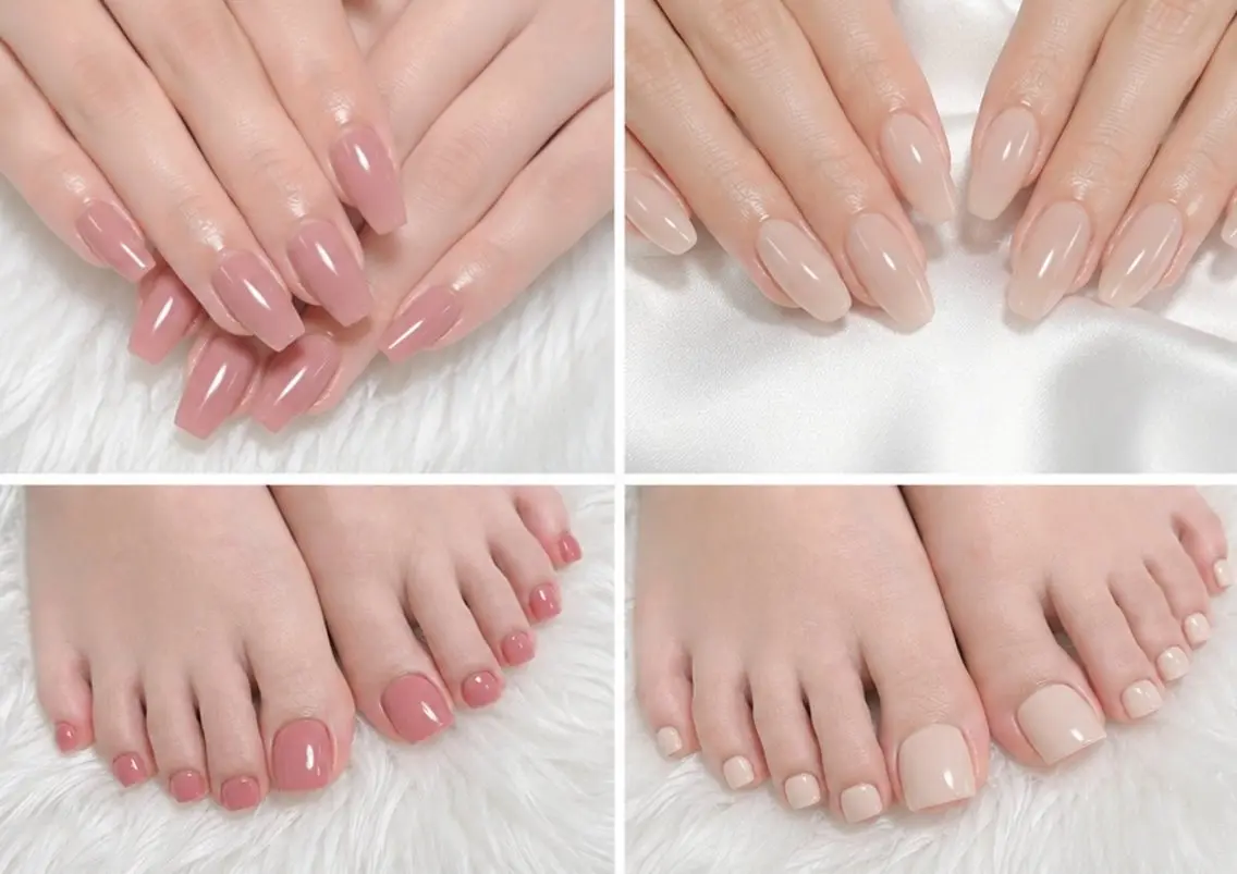ネイル フットネイル ワンカラーネイル LAVISH sakiのネイルデザイン