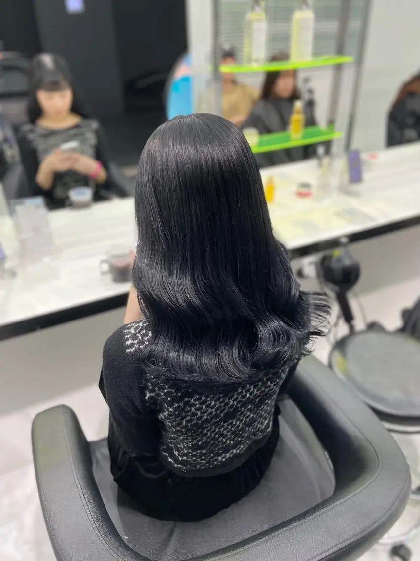 セミロング カラー ヘアアレンジ レイヤー×透明感カラ ーHAYATOのヘアスタイル