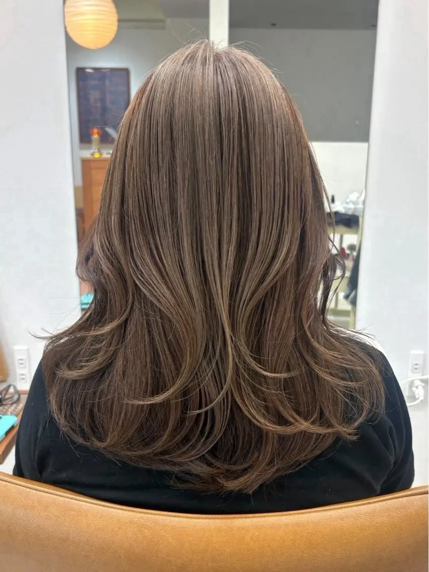 セミロング ヘアカラー 市毛 結菜のヘアスタイル