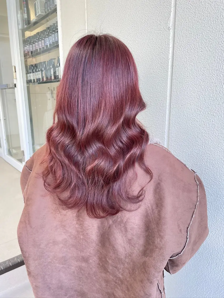 ロング カラー ヘアアレンジ ブリーチ ダブルカラー ブリーチなしカラー レッドカラー ヘアカラー トリートメント ヘアセット 艶カラー✨縮毛矯正✨ 翁長孝輔のヘアスタイル