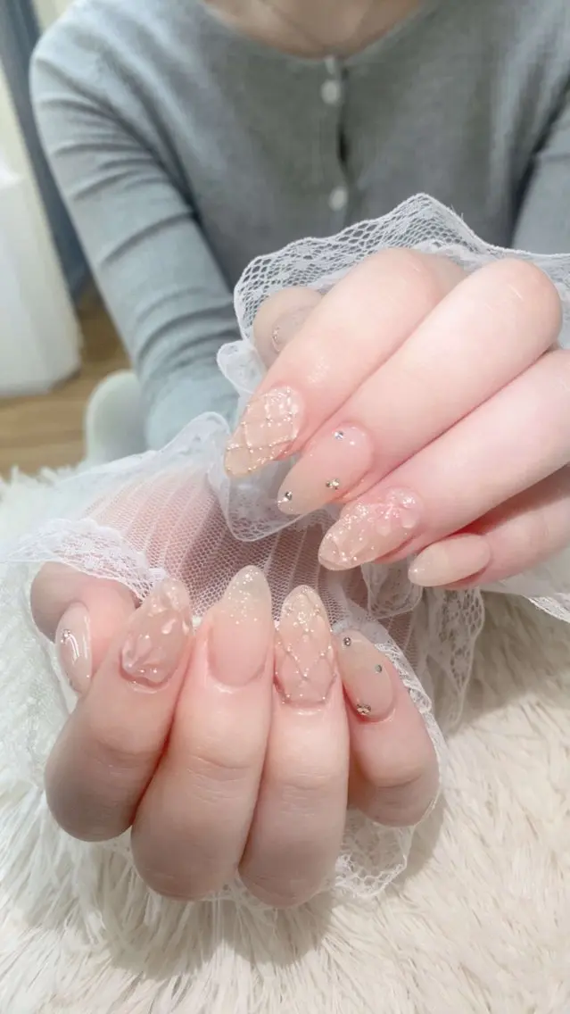 ネイル チークネイル フレンチネイル グラデーション キラキラネイル ラメ(グリッター) ハンドネイル ハンドケア Hara Nail 【持ち込みOK】のネイルデザイン
