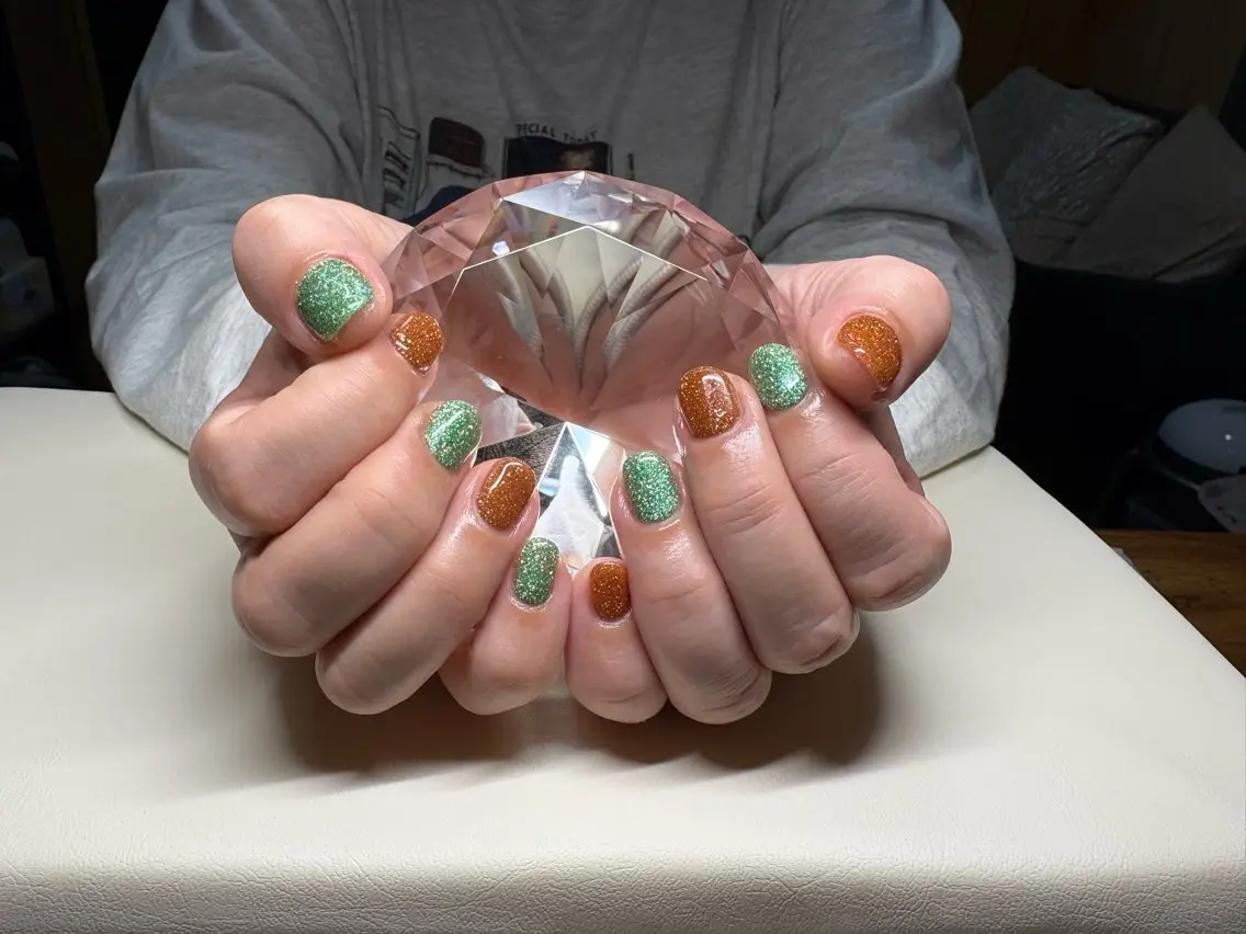 ネイル フラッシュネイル グリーン ワンカラーネイル オレンジ Rainbow Moonのネイルデザイン