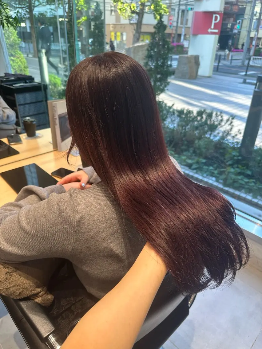 セミロング カラー ミオ💎ショート 透ける暗髪のヘアスタイル