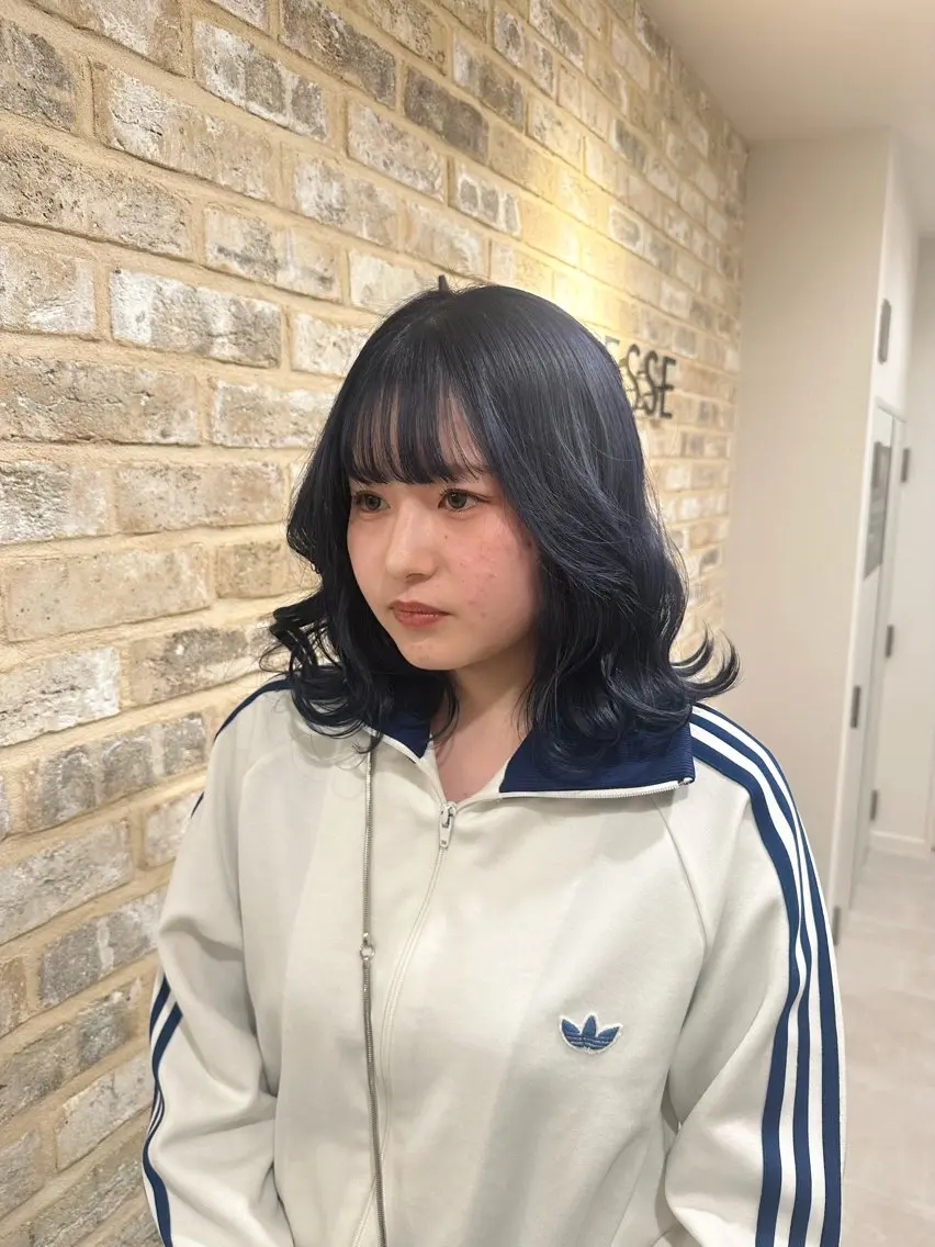 カラー ブルーカラー ネイビーカラー kano🌈ハッシュ カット/レイヤーのヘアスタイル