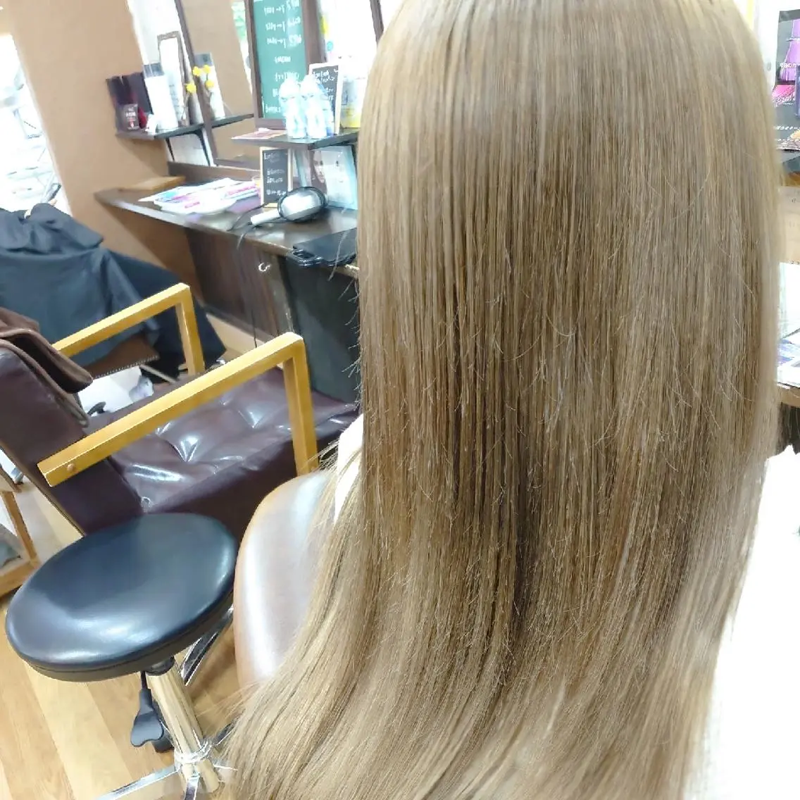 カラー アクアカラー ベージュカラー ブリーチ シルバー シルバーベージュ 中村 恵二のヘアスタイル