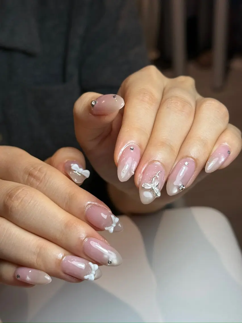 ネイル アートネイル チークネイル フレンチネイル グラデーション キラキラネイル ハンドネイル Risa_ Nailのネイルデザイン