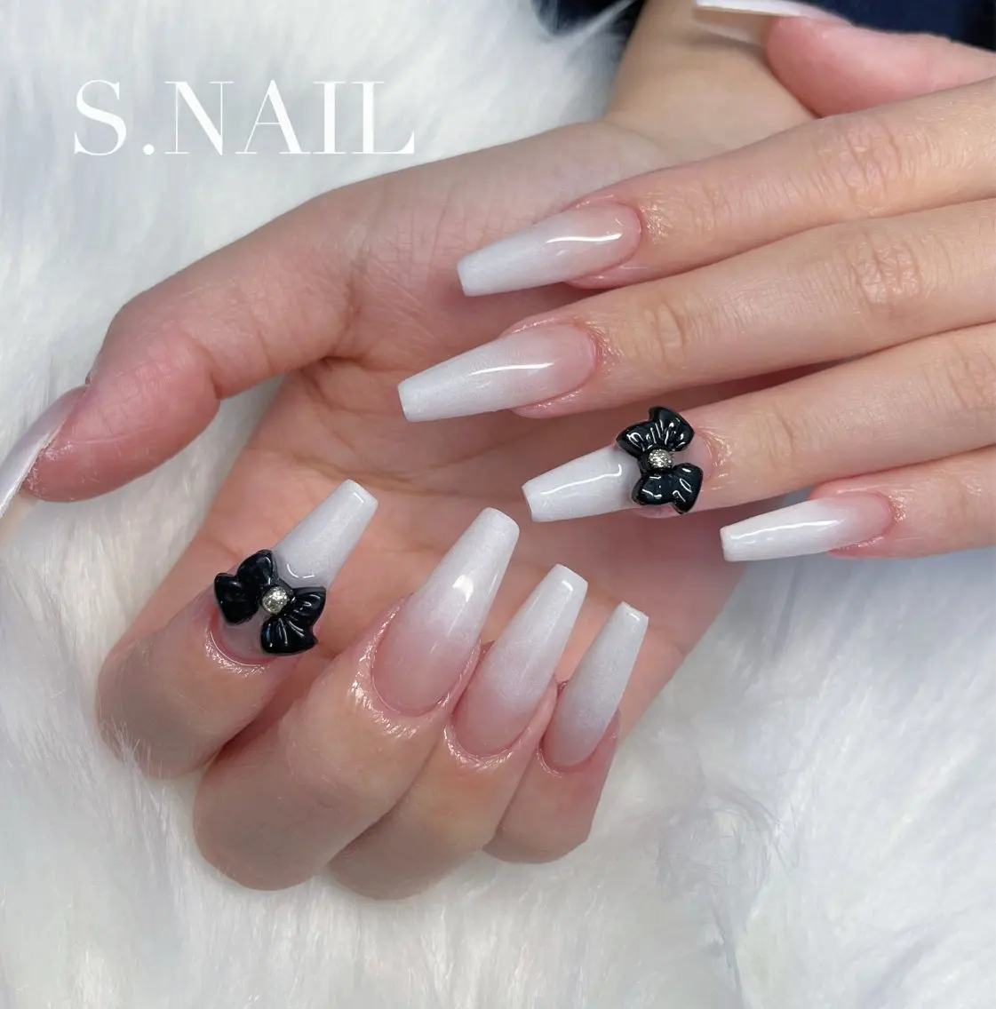 ネイル グラデーション ホワイト ハンドネイル S.NAIL Suuのネイルデザイン