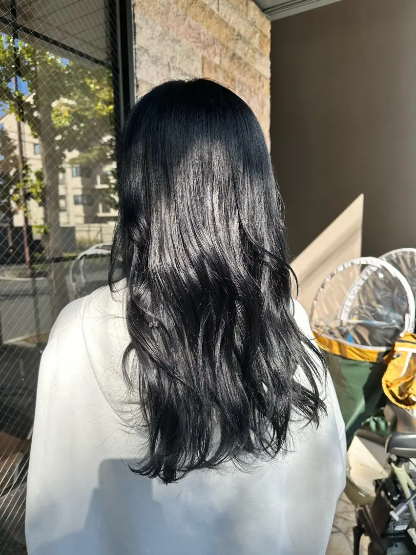 ロング カラー 黒髪 ブルーカラー ブルーブラック 西浦慎二 /艶カラー/髪質改善のヘアスタイル