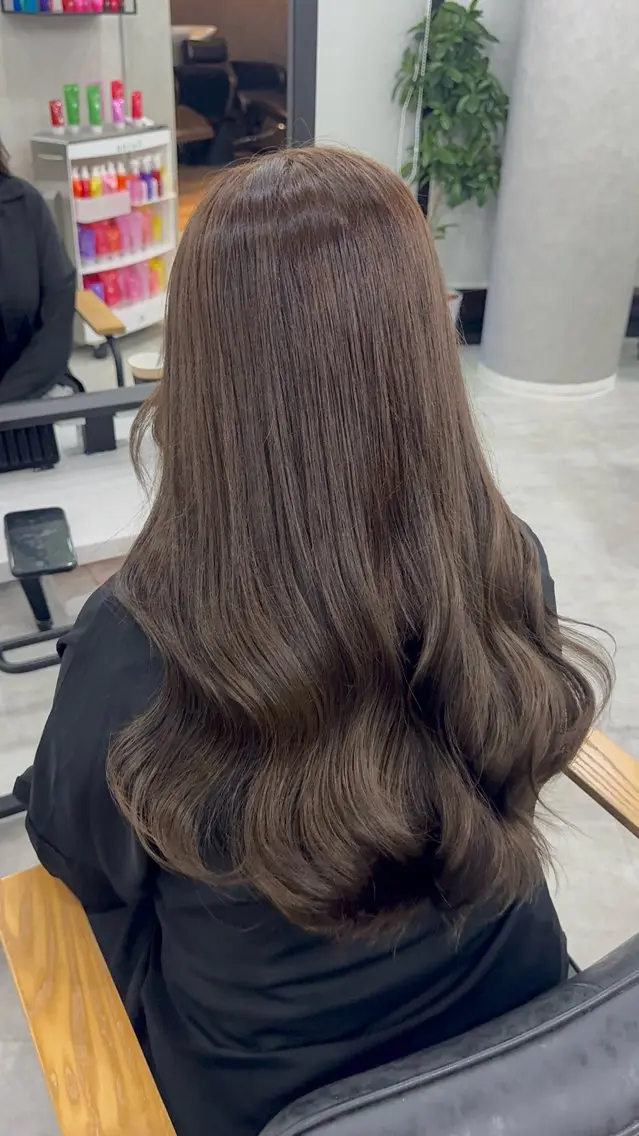 ロング カラー アッシュ アッシュブラウン ベージュカラー 黒髪 ブリーチ 赤み無し柔らかカラー 【梅田】madokaのヘアスタイル
