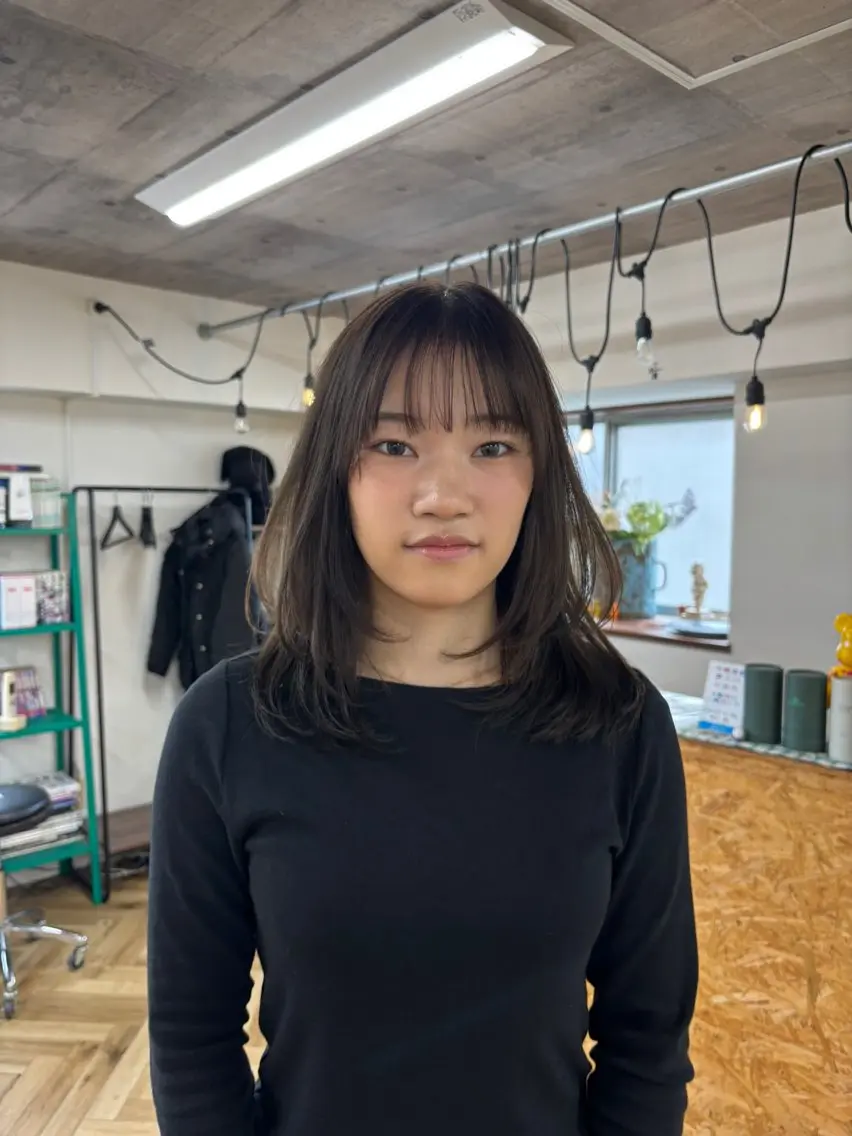 ミディアム カラー グレージュ レイヤーカット 石橋 桃花のヘアスタイル