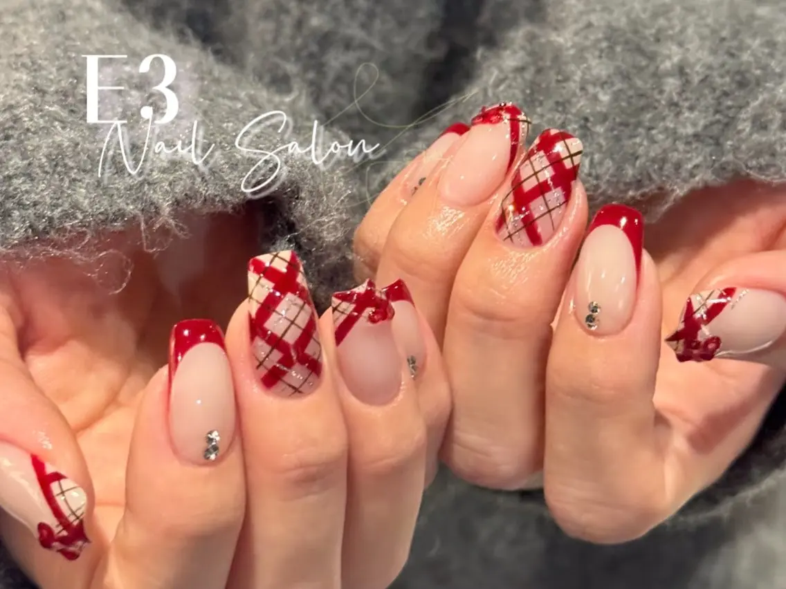 ネイル フレンチネイル ジェルネイル ガラスフレンチ グラデーション キラキラネイル ハンドネイル E3 Nail Salonのネイルデザイン