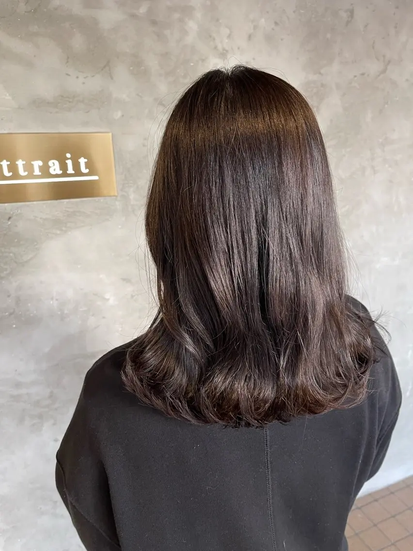 ミディアム カラー グレージュ Kamie みかじりのヘアスタイル