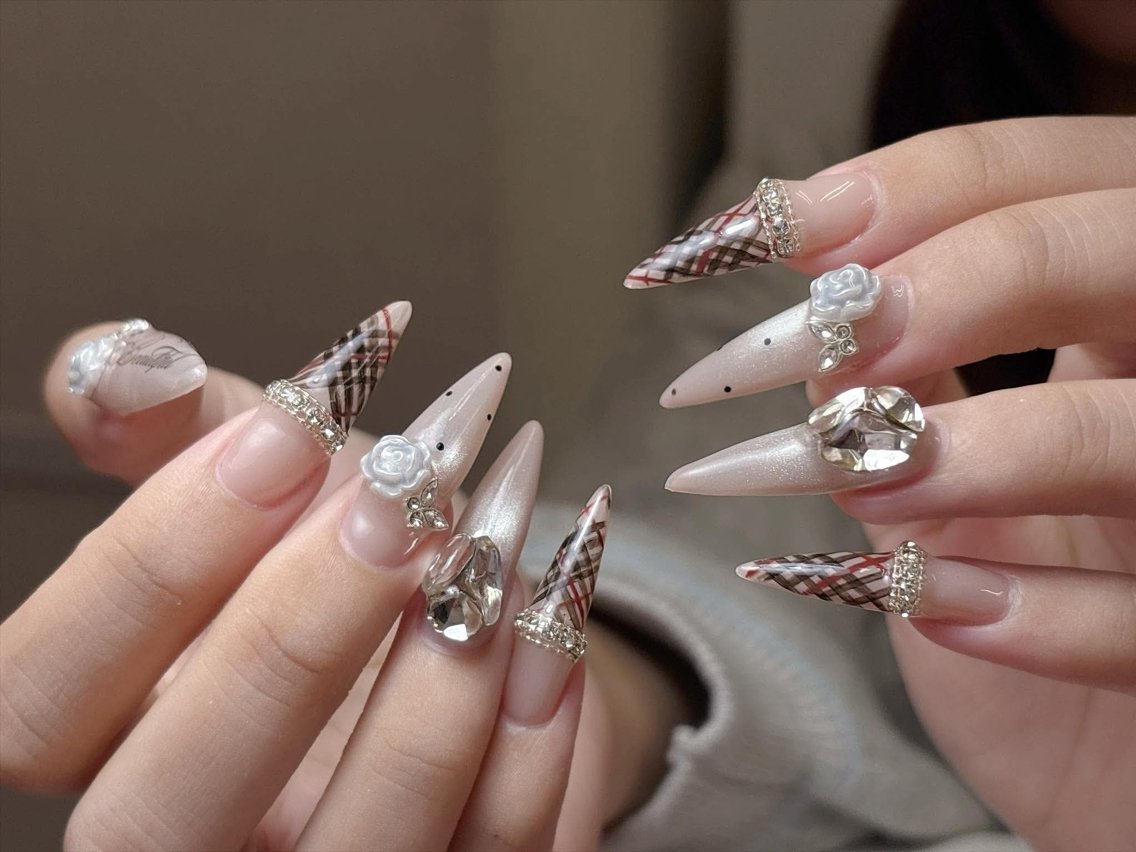 ネイル オーロラネイル クリアネイル フラッシュネイル フレンチネイル ジェルネイル ハンドネイル Sakura Nail Salonのネイルデザイン